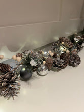 Load image into Gallery viewer, Christmas Pinecone Garland
