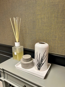 Keisha Vase | Black & White