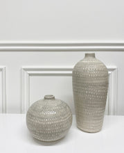 Load image into Gallery viewer, Short Flynn Vase
